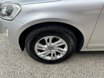 VOLVO XC60 2.4 D4 SE Nav SUV 5dr Diesel Auto AWD Euro 6 (s/s) (190 ps)
