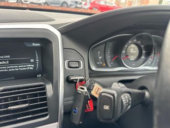 VOLVO XC60 2.4 D4 SE Nav SUV 5dr Diesel Auto AWD Euro 6 (s/s) (190 ps)