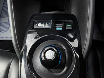 NISSAN LEAF 40kWh N-Connecta Hatchback 5dr Electric Auto (150 ps)