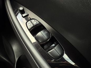 NISSAN LEAF 40kWh N-Connecta Hatchback 5dr Electric Auto (150 ps)