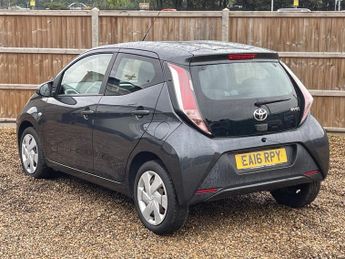 TOYOTA AYGO 1.0 VVT-i x-play Hatchback 5dr Petrol x-shift Euro 6 (68 ps)