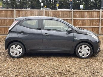 TOYOTA AYGO 1.0 VVT-i x-play Hatchback 5dr Petrol x-shift Euro 6 (68 ps)