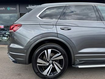 VOLKSWAGEN TOUAREG 3.0 TDI V6 R-Line Tech SUV 5dr Diesel Tiptronic 4Motion Euro 6 (