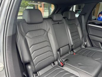 VOLKSWAGEN TOUAREG 3.0 TDI V6 R-Line Tech SUV 5dr Diesel Tiptronic 4Motion Euro 6 (
