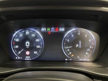 VOLVO XC40 1.5 T3 R-Design SUV 5dr Petrol Auto Euro 6 (s/s) (163 ps)