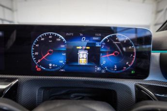 MERCEDES-BENZ A-CLASS 1.3 A200 AMG Line (Premium Plus) Hatchback 5dr Petrol 7G-DCT Eur