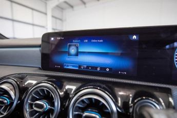 MERCEDES-BENZ A-CLASS 1.3 A200 AMG Line (Premium Plus) Hatchback 5dr Petrol 7G-DCT Eur
