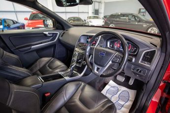 VOLVO XC60 2.4 D4 R-Design Lux Nav SUV 5dr Diesel Auto AWD Euro 6 (s/s) (19