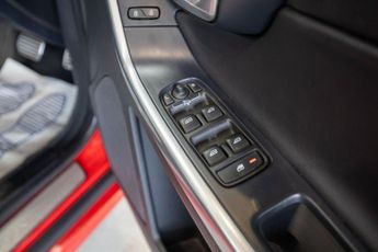 VOLVO XC60 2.4 D4 R-Design Lux Nav SUV 5dr Diesel Auto AWD Euro 6 (s/s) (19