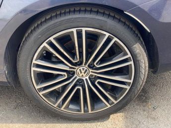 VOLKSWAGEN PASSAT 2.0 TDI BlueMotion Tech Sport Saloon 4dr Diesel DSG Euro 5 (s/s)