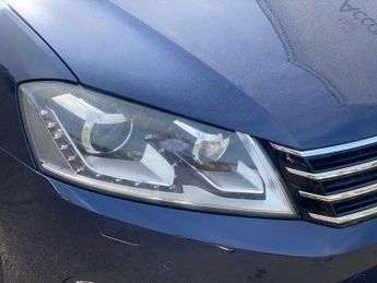 VOLKSWAGEN PASSAT 2.0 TDI BlueMotion Tech Sport Saloon 4dr Diesel DSG Euro 5 (s/s)