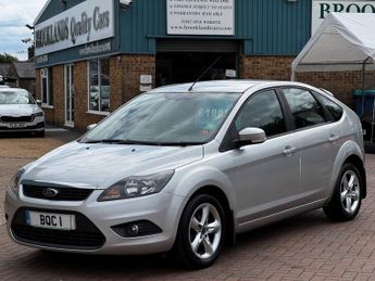 FORD FOCUS 1.6 Zetec Hatchback 5dr Moondust Silver Petrol Manual (161 g/km,