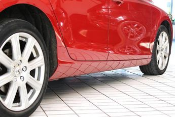 VOLVO V40 1.5 T2 GPF Inscription Hatchback 5dr Petrol Auto Euro 6 (s/s) (1