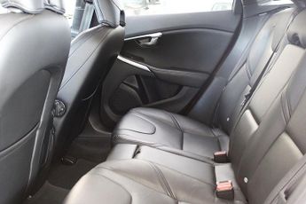 VOLVO V40 1.5 T2 GPF Inscription Hatchback 5dr Petrol Auto Euro 6 (s/s) (1