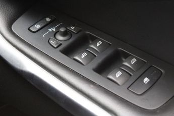VOLVO V40 1.5 T2 GPF Inscription Hatchback 5dr Petrol Auto Euro 6 (s/s) (1