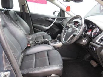 VAUXHALL ASTRA 2.0 CDTi Elite Hatchback 5dr Diesel Auto Euro 5 (165 ps)