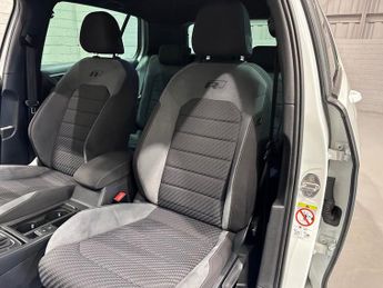 VOLKSWAGEN GOLF 2.0 TDI R-Line Hatchback 5dr Diesel DSG Euro 6 (s/s) (150 ps)