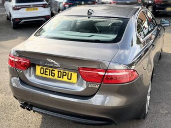 JAGUAR XE 2.0d Portfolio Saloon 4dr Diesel Auto AWD Euro 6 (s/s) (180 ps)