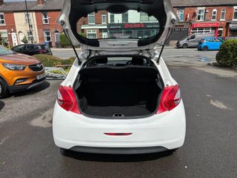 PEUGEOT 208 1.2 VTi Access+ Hatchback 5dr Petrol Manual Euro 5 (82 ps)