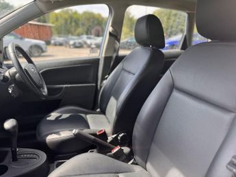FORD FIESTA 1.6 Ghia Hatchback 5dr Petrol Automatic (176 g/km, 99 bhp)