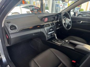 MERCEDES-BENZ C-CLASS 2.1 C200 CDI Executive SE Saloon 4dr Diesel G-Tronic+ Euro 5 (s/