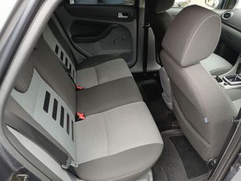 FORD FOCUS 1.6 Zetec Hatchback 5dr Petrol Automatic (184 g/km, 99 bhp)