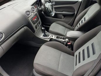 FORD FOCUS 1.6 Zetec Hatchback 5dr Petrol Automatic (184 g/km, 99 bhp)