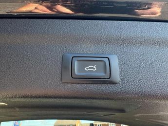 AUDI A6 AVANT 2.0 TDI 40 Black Edition Estate 5dr Diesel S Tronic quattro Euro