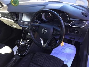 VAUXHALL ASTRA 1.4i Turbo SRi Hatchback 5dr Petrol Manual Euro 6 (150 ps)