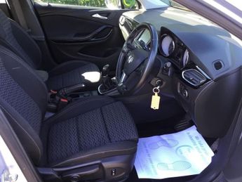 VAUXHALL ASTRA 1.4i Turbo SRi Hatchback 5dr Petrol Manual Euro 6 (150 ps)