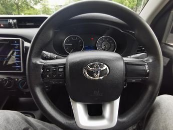 TOYOTA HI-LUX 2.4 D-4D Active Pickup Double Cab 4dr Diesel Manual 4WD Euro 6 (