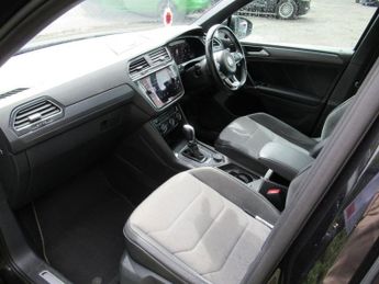 VOLKSWAGEN TIGUAN 2.0 TDI R-Line SUV 5dr Diesel DSG 4Motion Euro 6 (s/s) (150 ps)