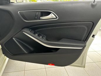 MERCEDES-BENZ A-CLASS 1.5 A180d Sport (Premium) Hatchback 5dr Diesel 7G-DCT Euro 6 (s/