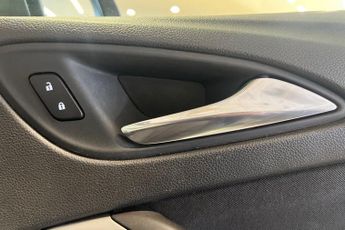 VAUXHALL ASTRA 1.4i TurboGPF Tech Line Nav Hatchback 5dr Petrol Auto Euro 6 (s/