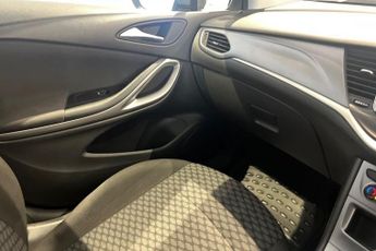 VAUXHALL ASTRA 1.4i TurboGPF Tech Line Nav Hatchback 5dr Petrol Auto Euro 6 (s/