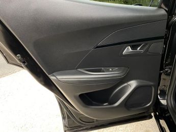 PEUGEOT E-2008 50kWh GT SUV 5dr Electric Auto (136 ps)