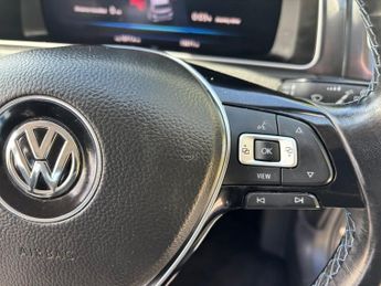 VOLKSWAGEN E-GOLF 35.8kWh e-Golf Hatchback 5dr Electric Auto (136 ps)