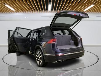 VOLKSWAGEN TIGUAN ALLSPACE 2.0 TDI R-Line Tech SUV 5dr Diesel DSG 4Motion Euro 6 (s/s) (190