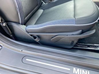 MINI ELECTRIC COOPER SE 54.2kWh Classic Hatchback 3dr Electric Auto (218 ps)