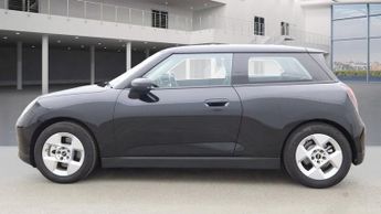 MINI ELECTRIC COOPER SE 54.2kWh Classic Hatchback 3dr Electric Auto (218 ps)