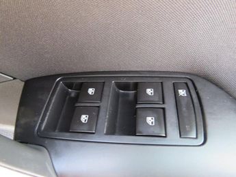 VAUXHALL INSIGNIA 2.0 CDTi SRi VX Line Nav Hatchback 5dr Diesel Auto Euro 5 (163 p