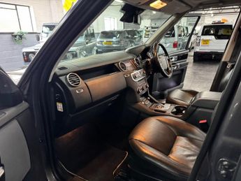 LAND ROVER DISCOVERY 4 3.0 SD V6 Landmark SUV 5dr Diesel Auto 4WD Euro 6 (s/s) (256 bhp