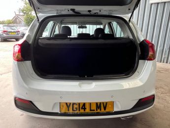 KIA CEED 1.6 CRDi 2 Hatchback 5dr Diesel Auto Euro 5 (126 bhp)