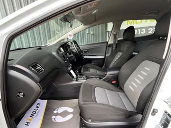 KIA CEED 1.6 CRDi 2 Hatchback 5dr Diesel Auto Euro 5 (126 bhp)