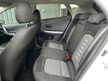 KIA CEED 1.6 CRDi 2 Hatchback 5dr Diesel Auto Euro 5 (126 bhp)