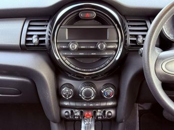 MINI HATCH 1.5 Cooper Auto Euro 6 (s/s) 5dr