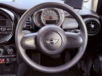 MINI HATCH 1.5 Cooper Auto Euro 6 (s/s) 5dr