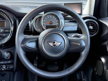 MINI HATCH 1.5 Cooper Auto Euro 6 (s/s) 5dr
