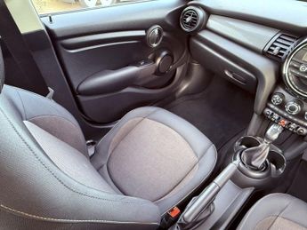 MINI HATCH 1.5 Cooper Auto Euro 6 (s/s) 5dr