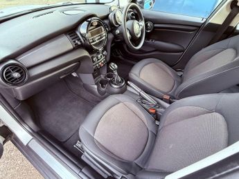 MINI HATCH 1.5 Cooper Auto Euro 6 (s/s) 5dr